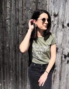 Zoé GOUGELET, portant une de ses créations