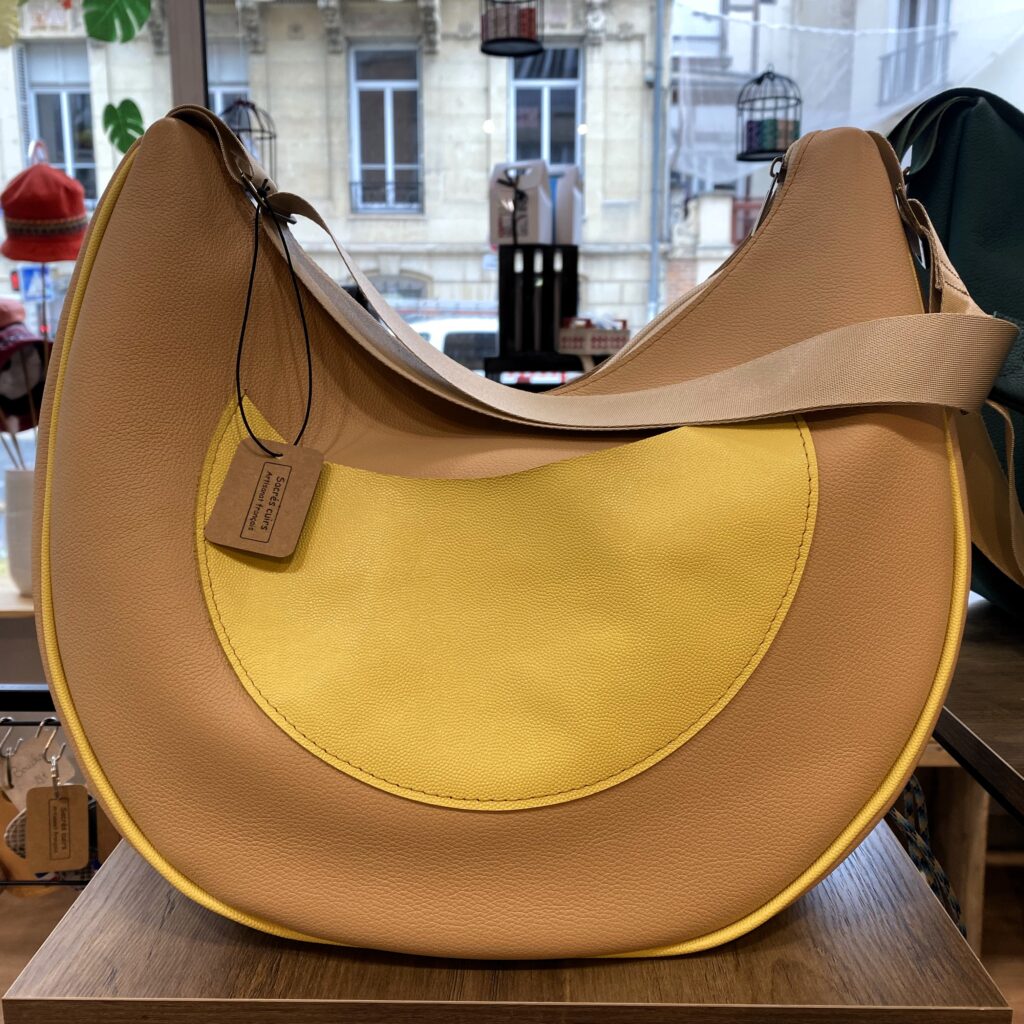 Grand sac porté épaule beige et jaune