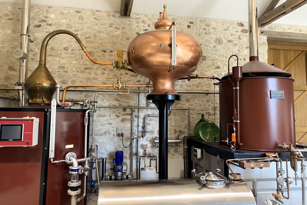 L'alambic de la distillerie des Dames Blanches